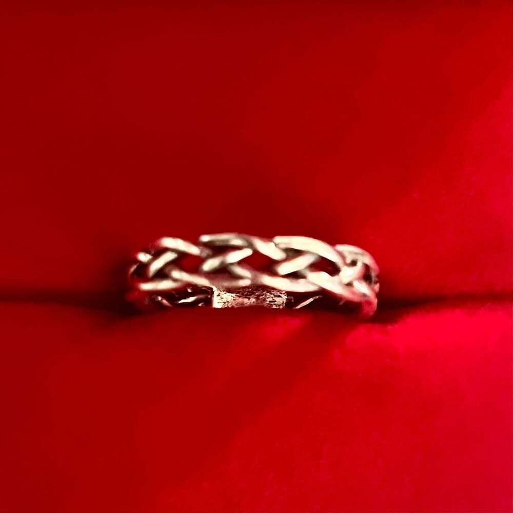 Woven Celtic Knot Titanium Steel Band Ring Size 6